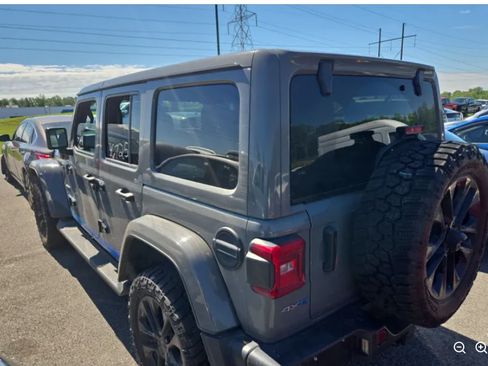 Used 2021 Jeep Wrangler Unlimited Sahara w/ Cold Weather Group AWD/4WD image 3
