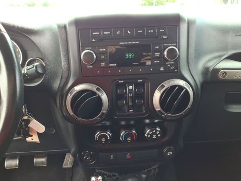 Used 2013 Jeep Wrangler Unlimited Sport AWD/4WD image 9