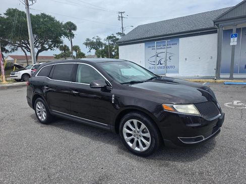 Used 2013 Lincoln MKT FWD image 2