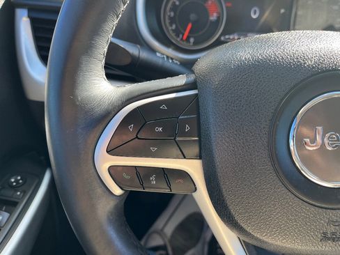 Used 2018 Jeep Cherokee Overland w/ Technology Group image 19