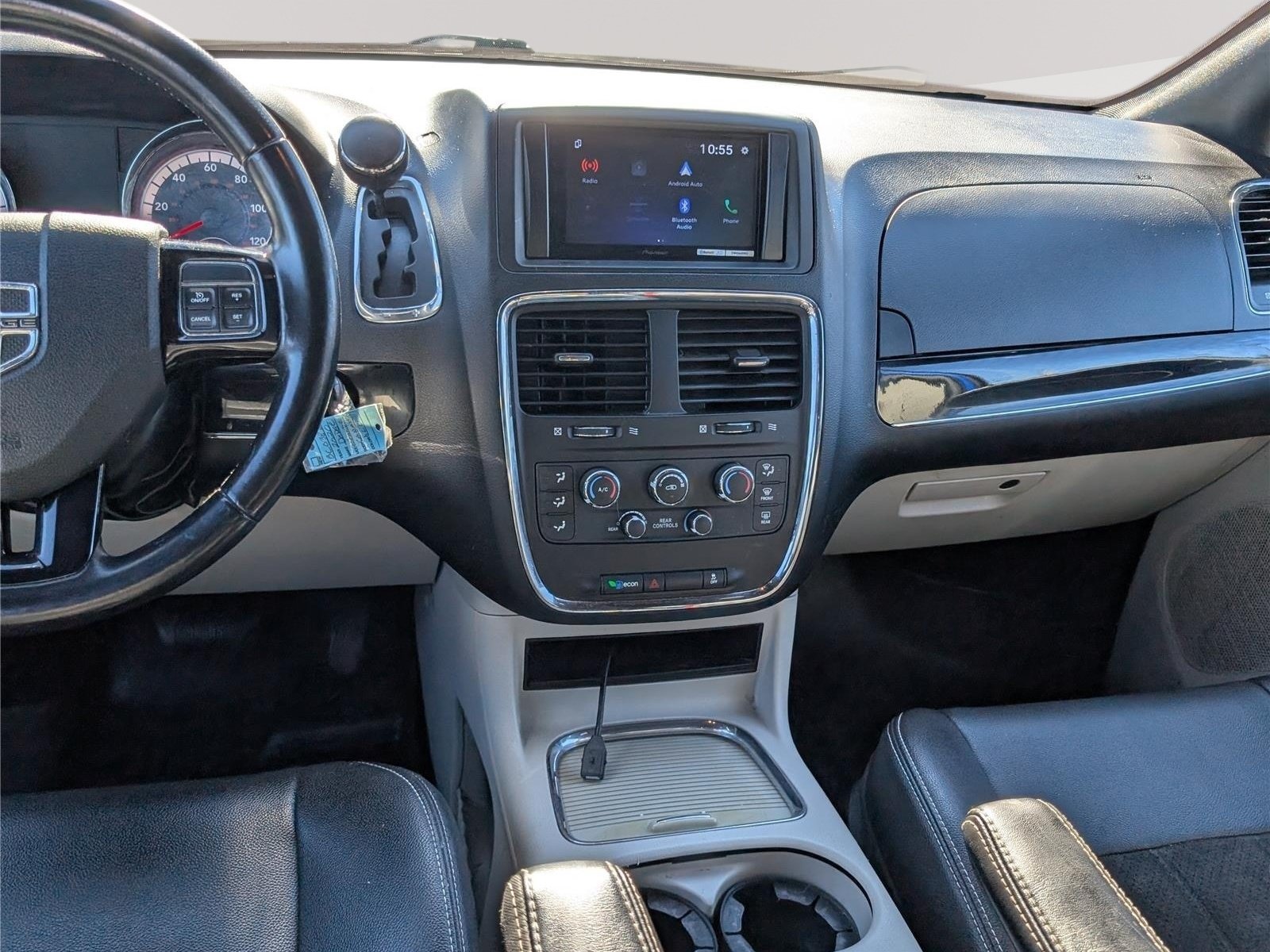 Used 2020 Dodge Grand Caravan SXT FWD image 19
