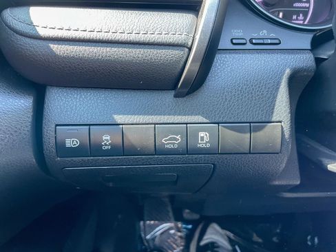 Used 2022 Toyota Camry SE FWD image 12