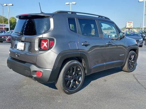 Used 2018 Jeep Renegade Altitude w/ Popular Equipment Group FWD image 3