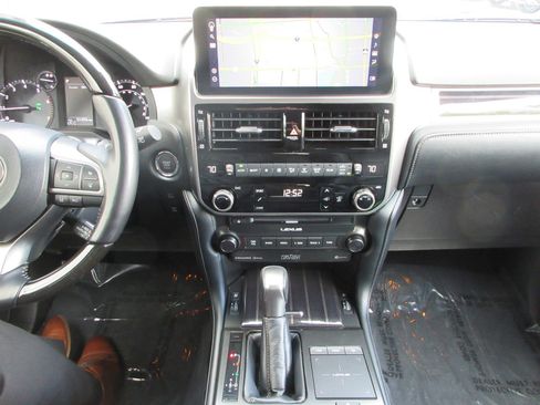 Used 2023 Lexus GX 460 Luxury w/ Sport Design Package AWD/4WD image 41