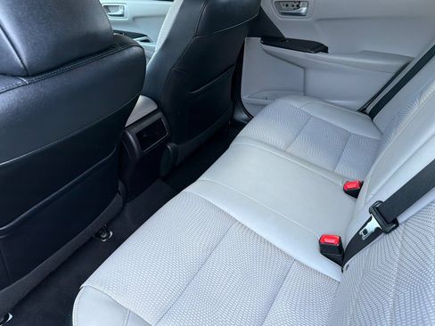 Used 2017 Toyota Camry SE FWD image 12