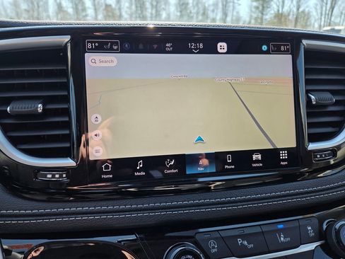 Used 2024 Chrysler Pacifica Limited FWD image 4