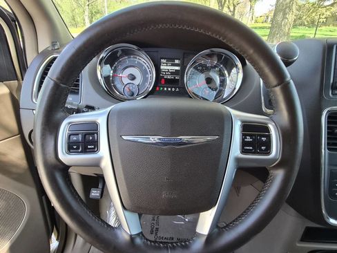 Used 2011 Chrysler Town & Country Touring w/ Entertainment Group #1 FWD image 23