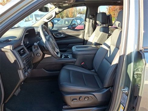 Used 2024 Chevrolet Suburban Z71 w/ Luxury Package image 11