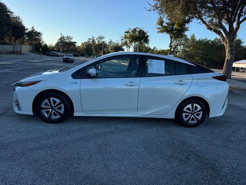 Used 2017 Toyota Prius Prime Advanced image 4