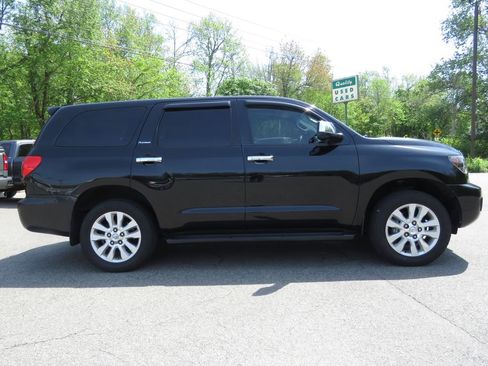 Used 2010 Toyota Sequoia Platinum AWD/4WD image 4