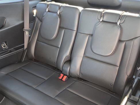 Used 2022 Ford Explorer XLT w/ Equipment Group 202A image 33