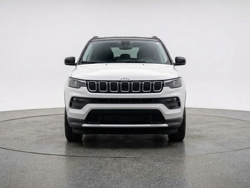 Used 2025 Jeep Compass Limited image 2