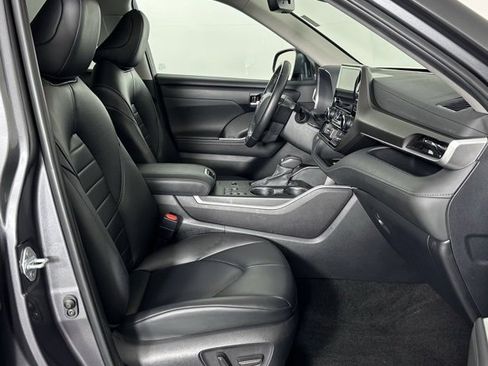 Used 2024 Toyota Highlander XLE image 33