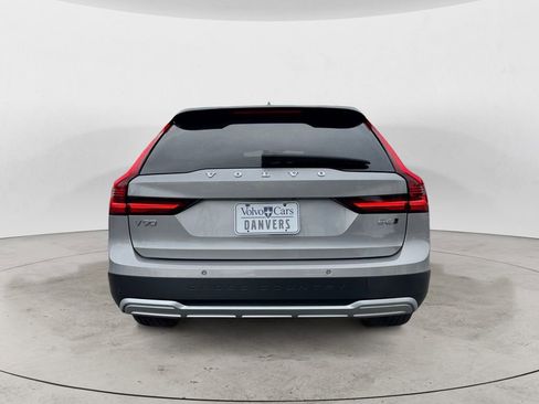 Certified 2025 Volvo V90 B6 Cross Country Plus image 4