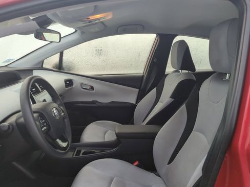 Used 2022 Toyota Prius LE image 6