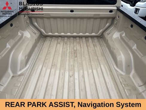 Used 2024 Chevrolet Colorado W/T RWD image 7
