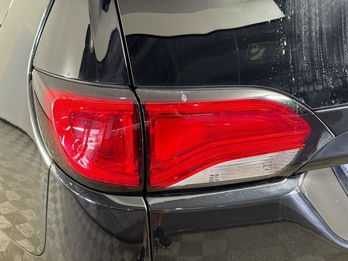 Used 2021 Chrysler Voyager L FWD image 34