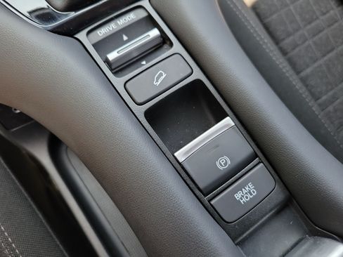 Used 2025 Honda HR-V LX image 13
