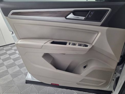 Used 2021 Volkswagen Atlas SE w/ Panoramic Sunroof Package FWD image 19