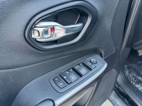 Used 2022 Jeep Cherokee Latitude Lux w/ Sun & Sound Group AWD/4WD image 15