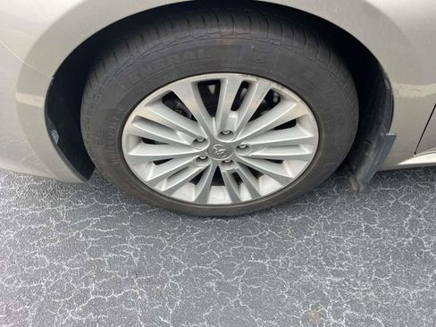 Used 2015 Toyota Avalon Limited FWD image 7