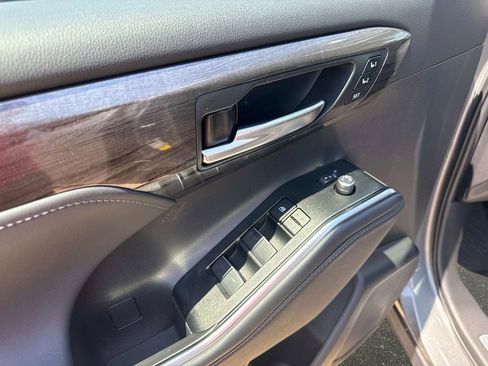 New 2026 Toyota Highlander Limited AWD/4WD image 18