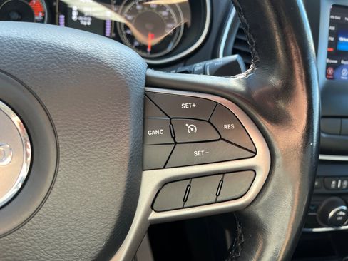 Used 2020 Jeep Cherokee Latitude Lux w/ Quick Order Package 26H Lux image 18