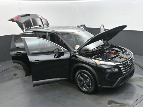 Used 2025 Nissan Rogue SV FWD image 47