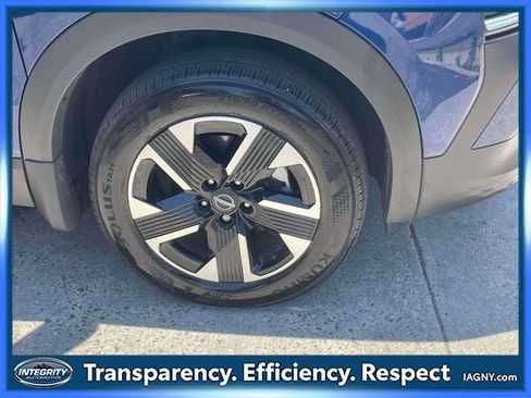 Certified 2025 Nissan Kicks SV AWD/4WD image 9