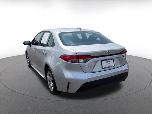 Used 2025 Toyota Corolla LE FWD image 11