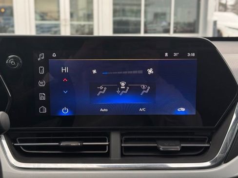 Used 2025 Chevrolet Trax LT w/ LT Convenience Package image 33