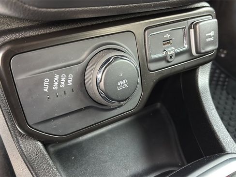 Used 2023 Jeep Renegade Latitude image 18