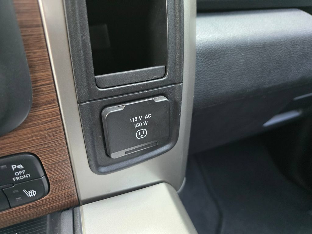 Used 2016 RAM 3500 Laramie w/ Convenience Group AWD/4WD image 34