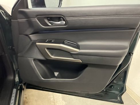 Used 2024 Nissan Pathfinder Platinum w/ Cargo Package image 25