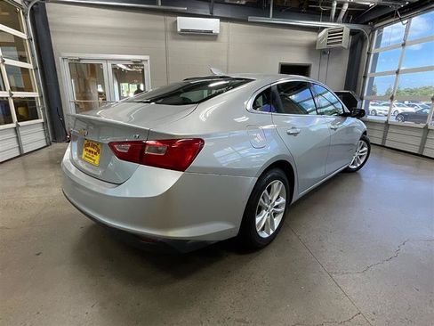 Used 2017 Chevrolet Malibu LT FWD image 5