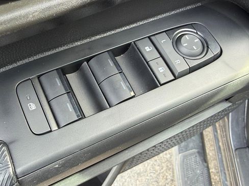 Used 2025 Toyota Tacoma SR5 image 15