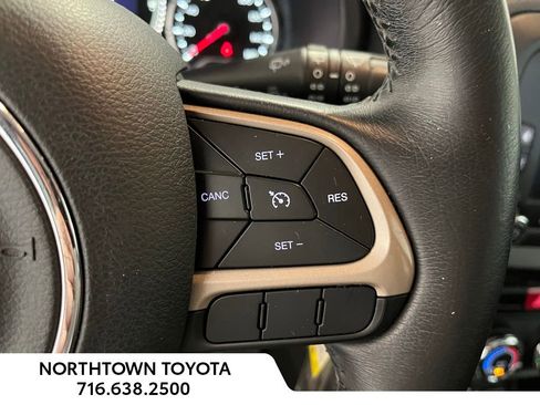 Used 2015 Jeep Renegade Latitude image 10