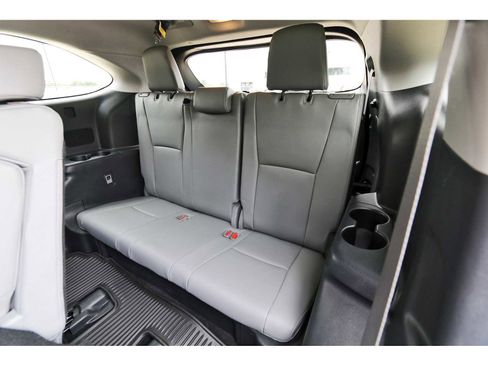 Used 2023 Toyota Highlander Limited FWD image 14