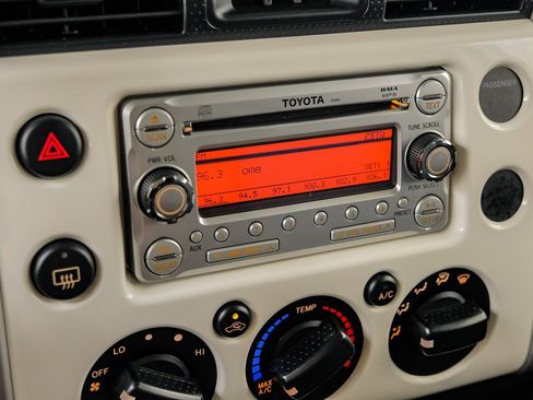 Used 2012 Toyota FJ Cruiser 4WD image 27