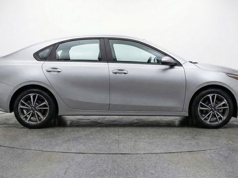 Used 2024 Kia Forte LXS FWD image 11