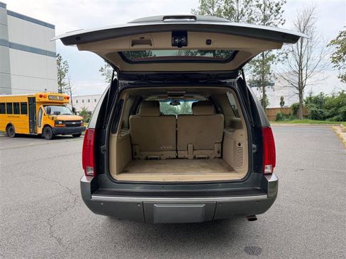 Used 2011 Cadillac Escalade ESV Premium AWD/4WD image 23