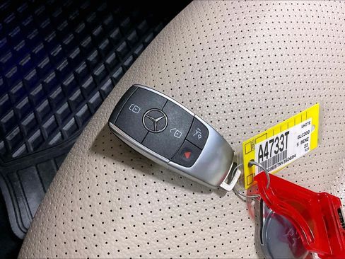 Used 2022 Mercedes-Benz GLC 300 4MATIC image 12