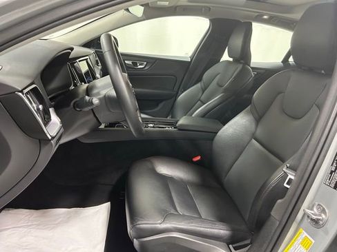 Used 2025 Volvo S60 B5 Core image 9