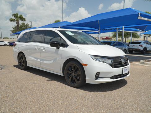 Used 2024 Honda Odyssey Sport image 3