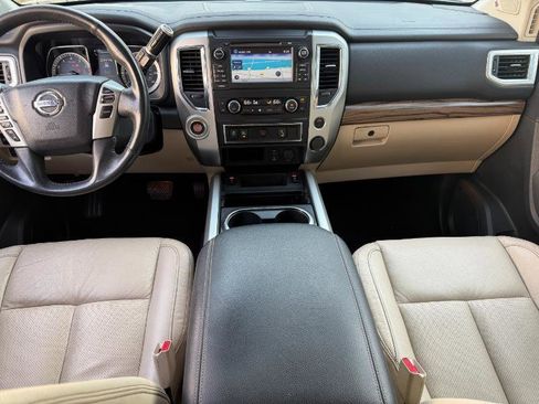 Used 2018 Nissan Titan SL image 15
