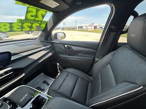 Used 2025 Buick Enclave Sport Touring FWD image 59