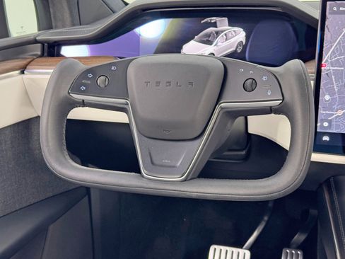 Used 2022 Tesla Model X image 16