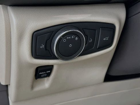 Used 2017 Lincoln MKX Reserve w/ Driver Assistance Package FWD image 27