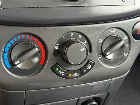 Used 2009 Pontiac G3 w/ Cruisin' Package FWD image 20