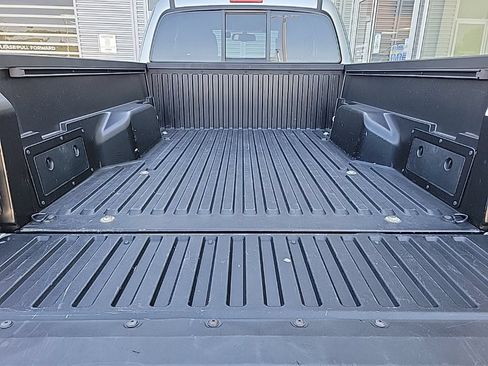 Used 2017 Toyota Tacoma SR5 AWD/4WD image 23